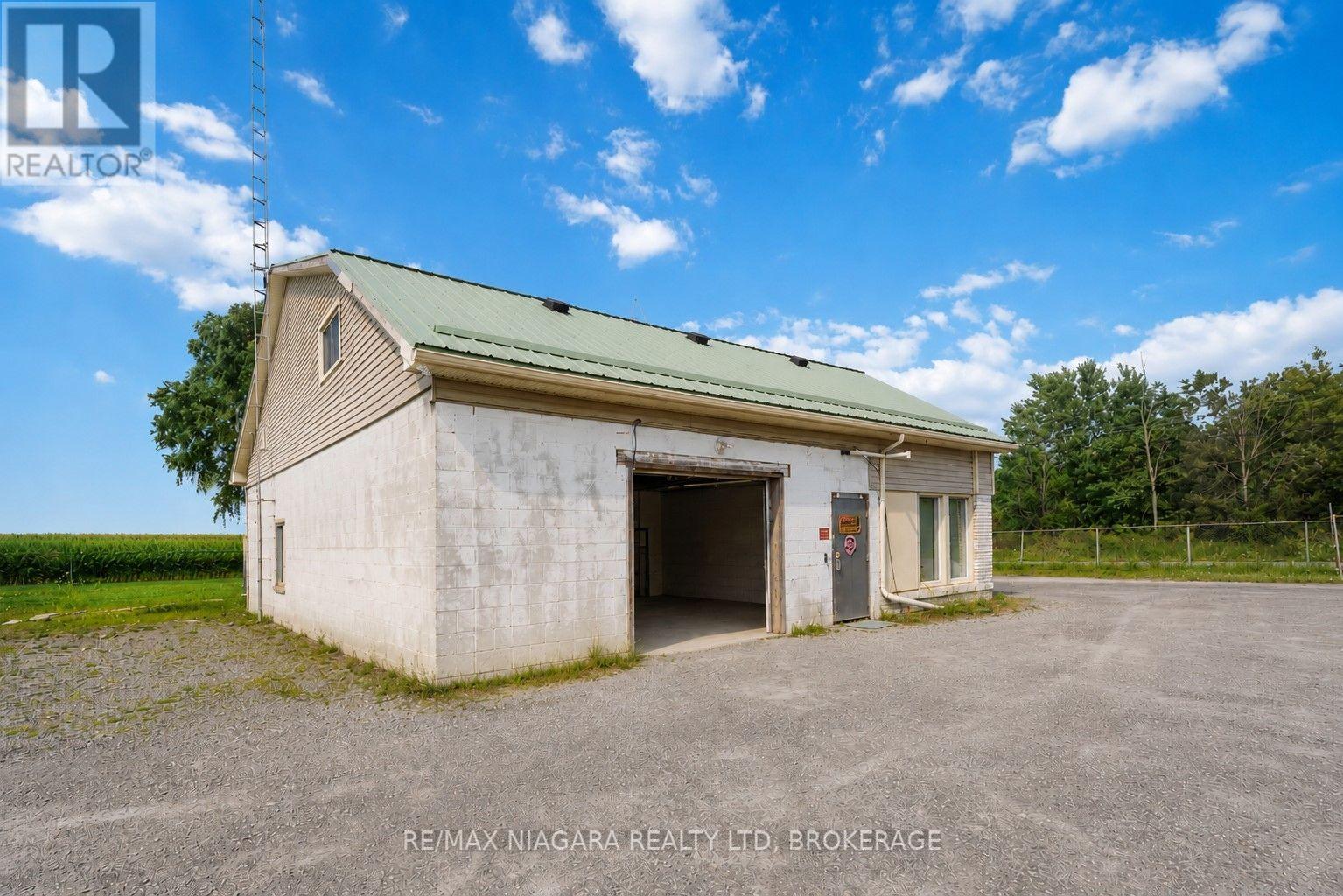 2517 First St Louth Street — photo 37