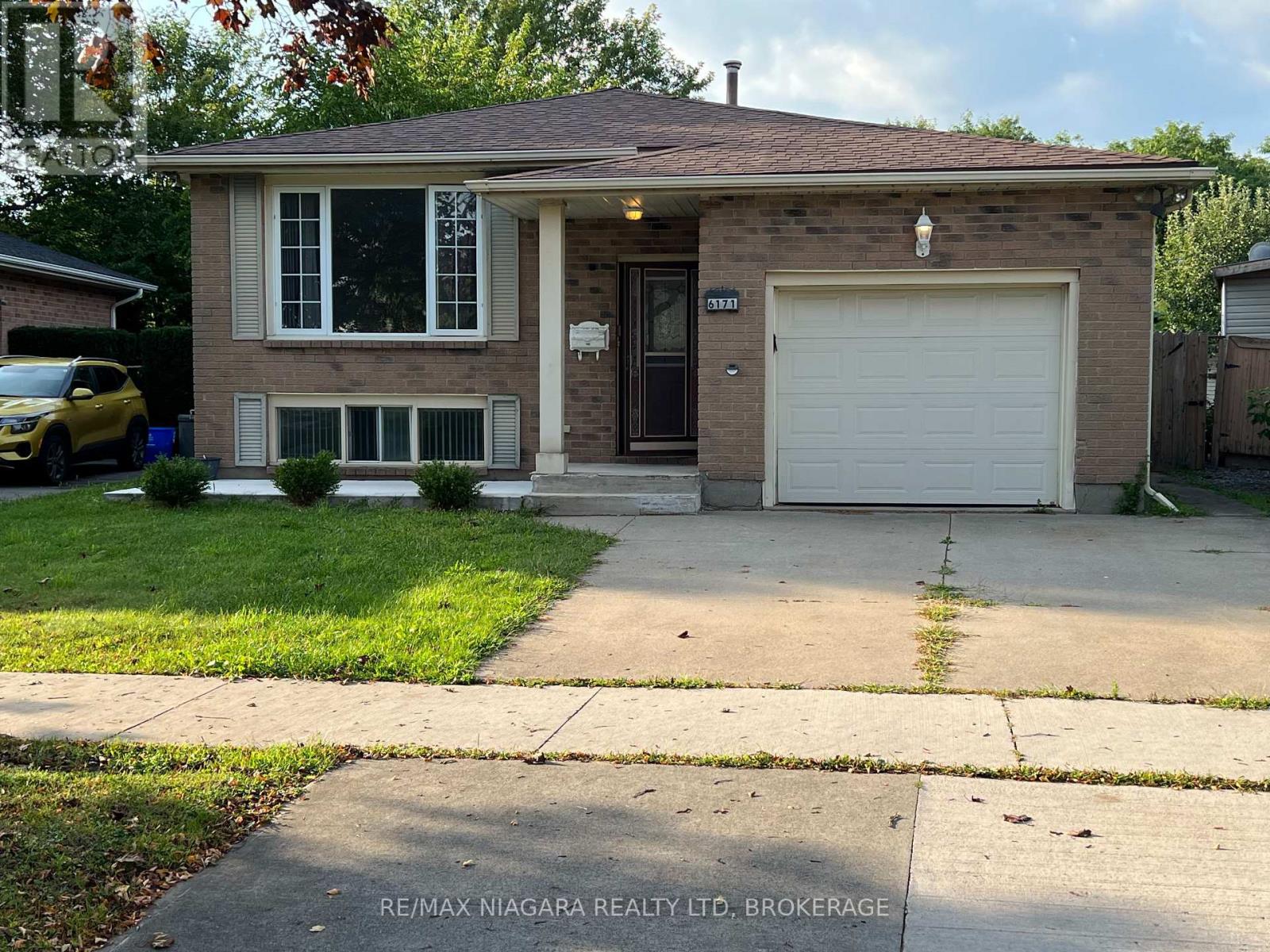 6171 Charnwood Avenue, Niagara Falls (West Wood), Ontario, L2H2L5, Niagara Falls (West Wood), Ontario — photo 2 of 5