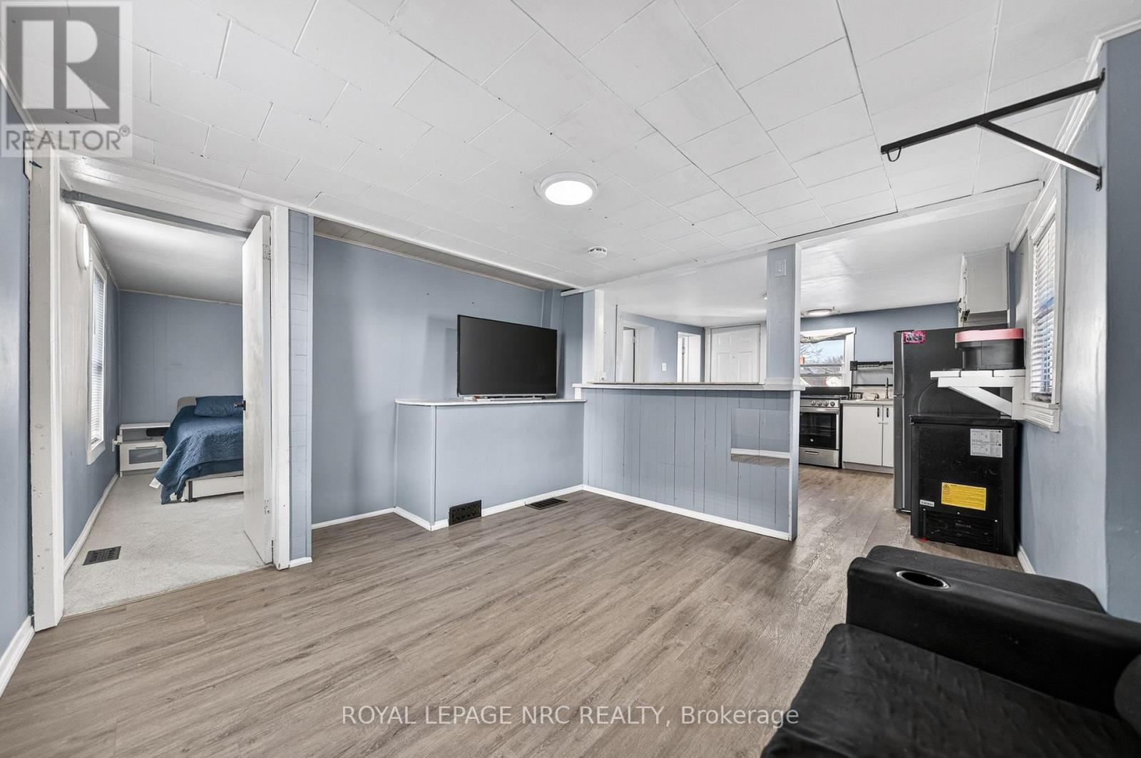 56 DECEW STREET - Image 37