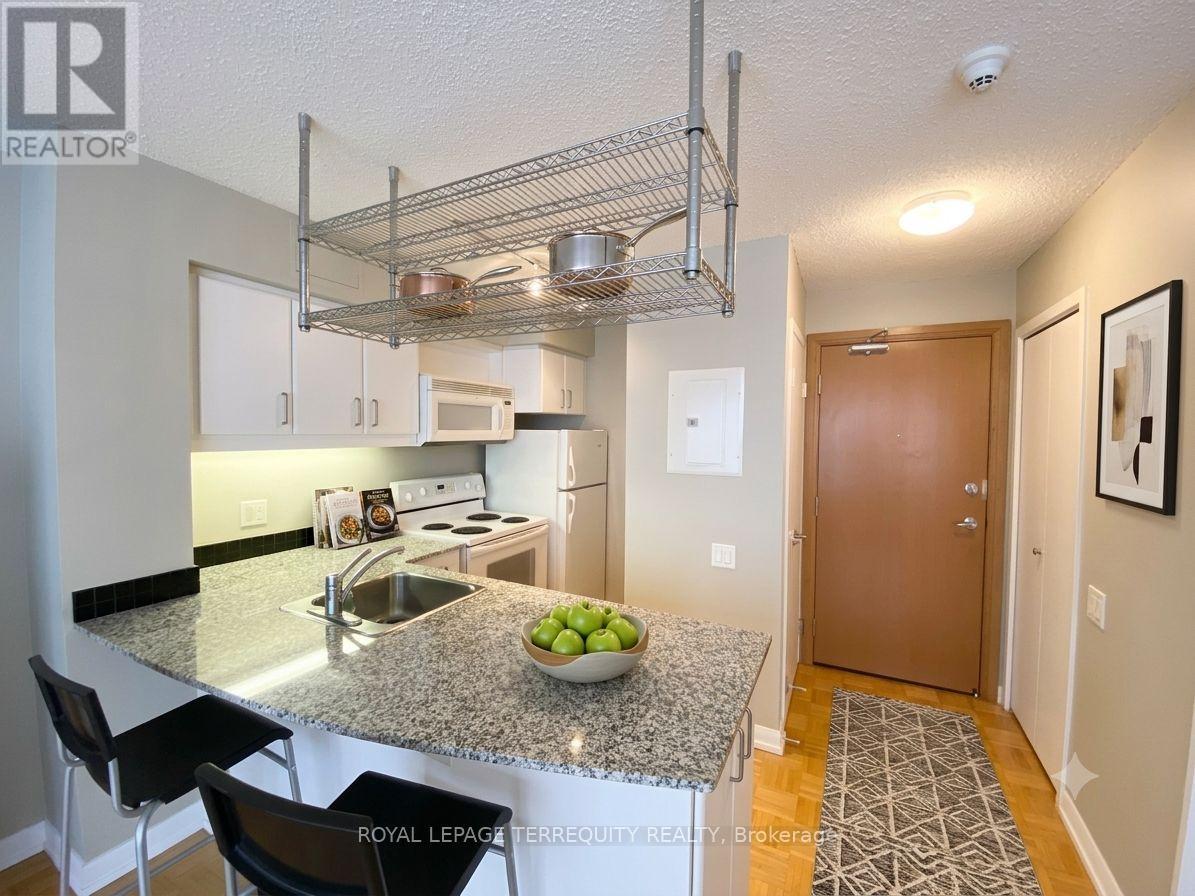 #1009 33 SHEPPARD AVENUE E - 5