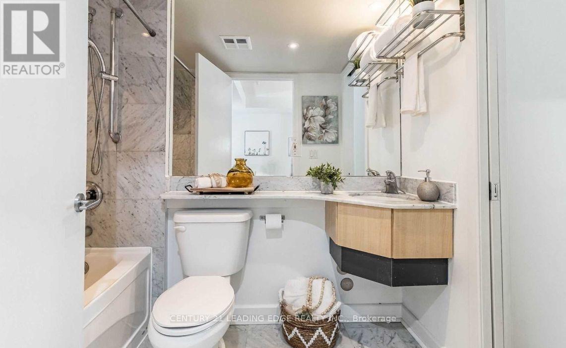 #203 350 WELLINGTON STREET W - 16