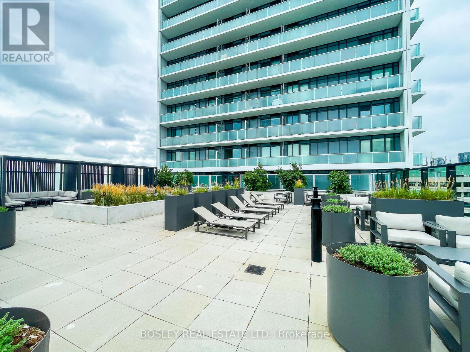 #520 188 FAIRVIEW MALL DRIVE - 24