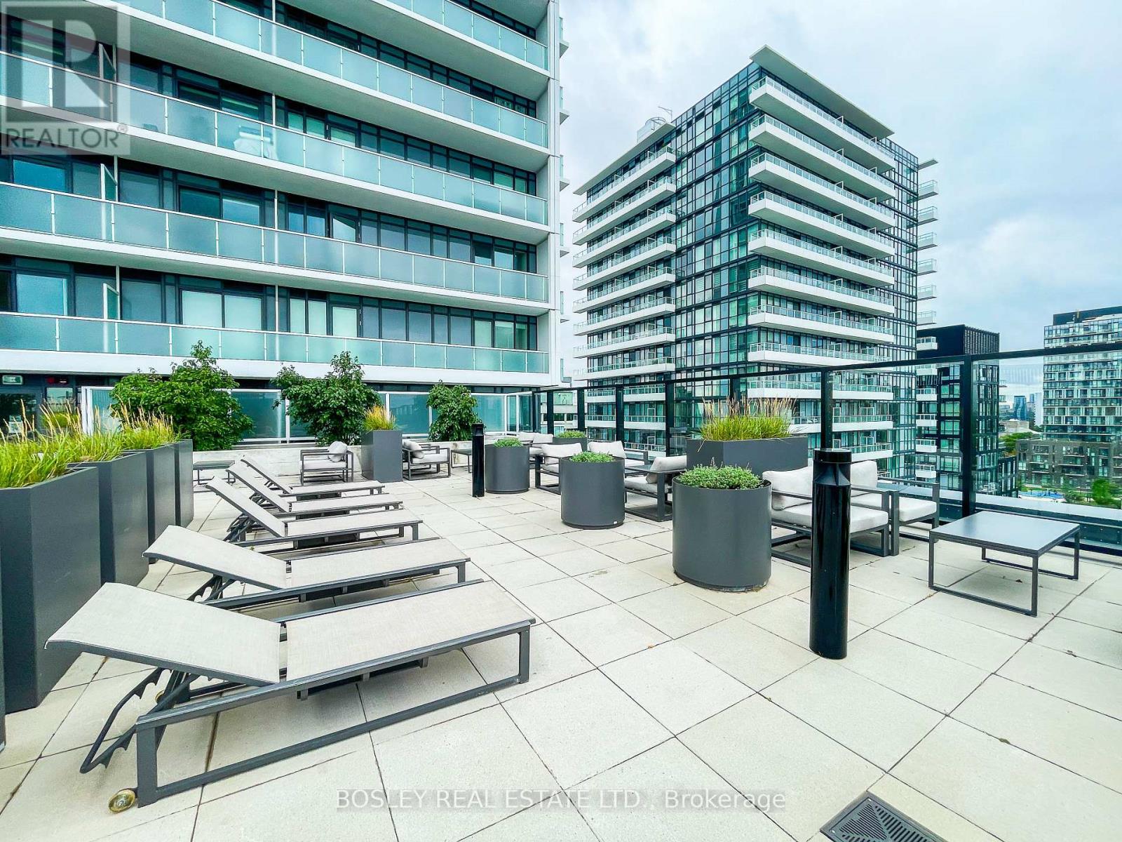 #520 188 FAIRVIEW MALL DRIVE - 28