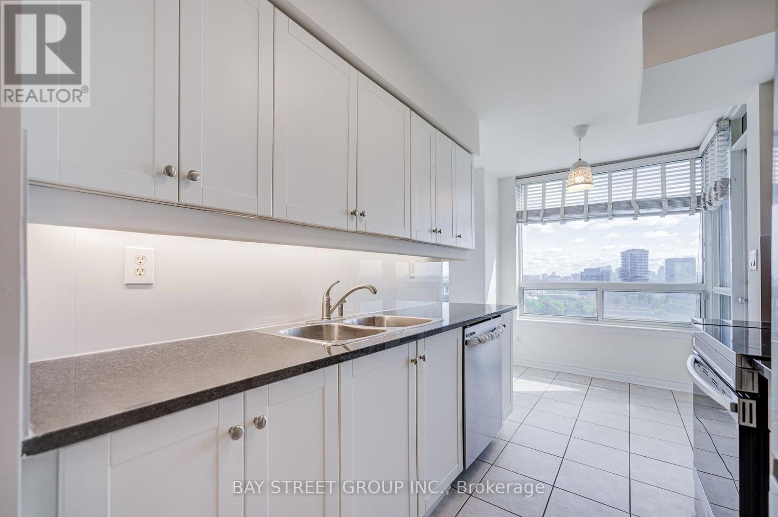 #1505 8 REAN DRIVE - 12