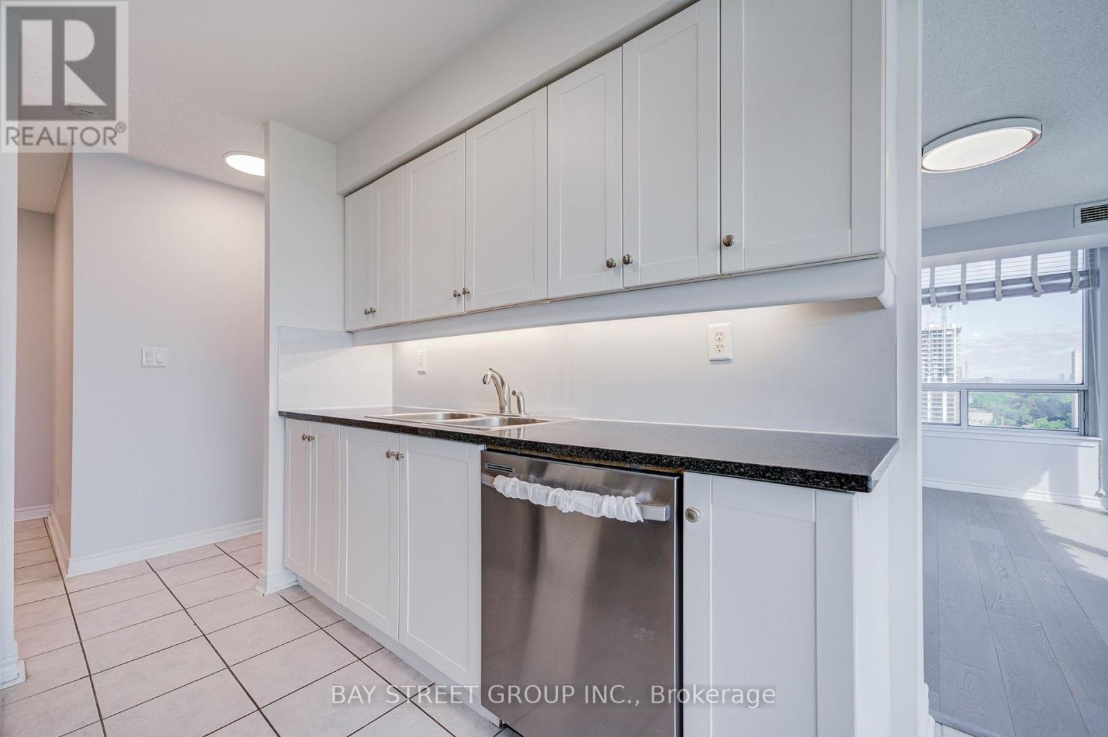 #1505 8 REAN DRIVE - 14