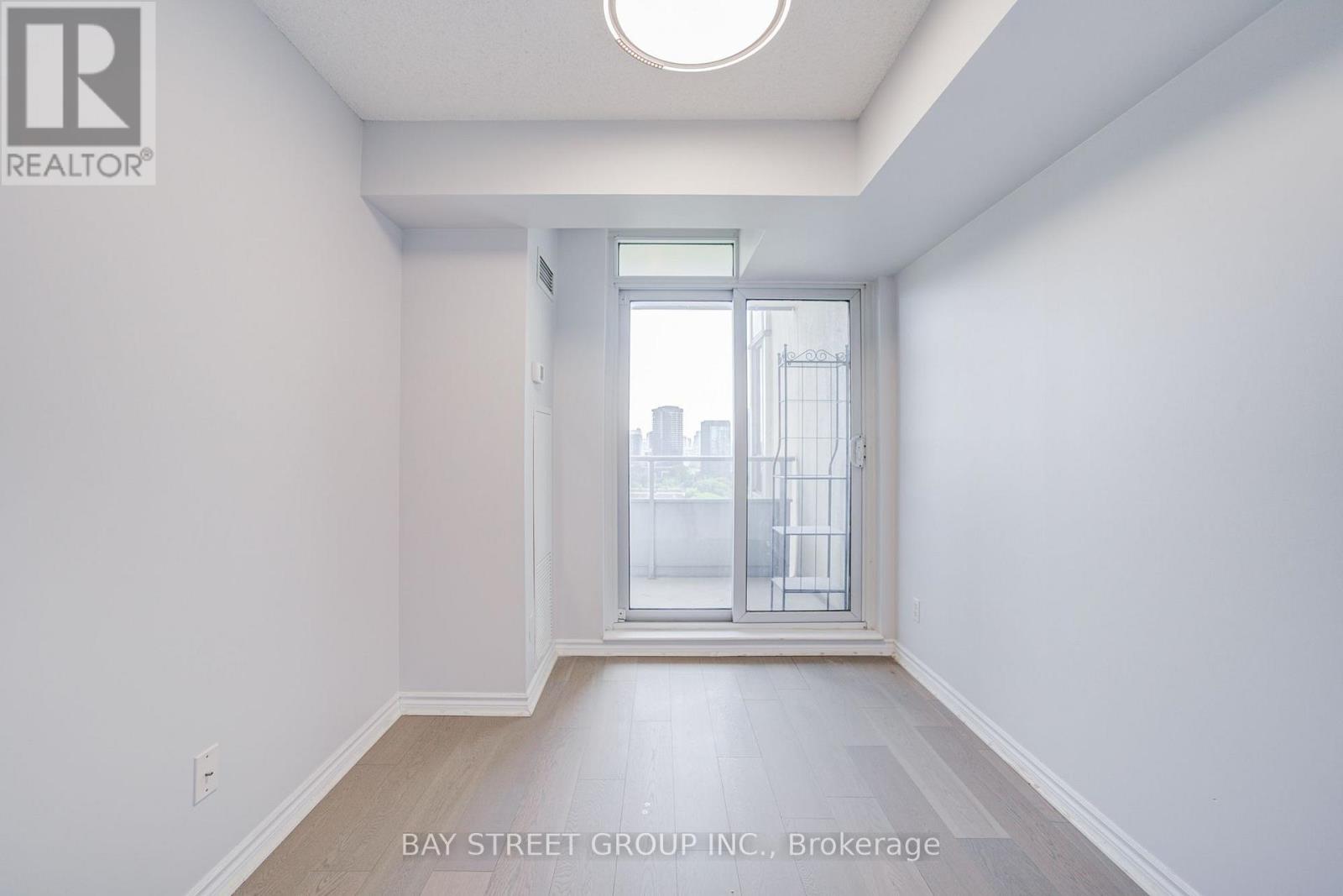 #1505 8 REAN DRIVE - 27