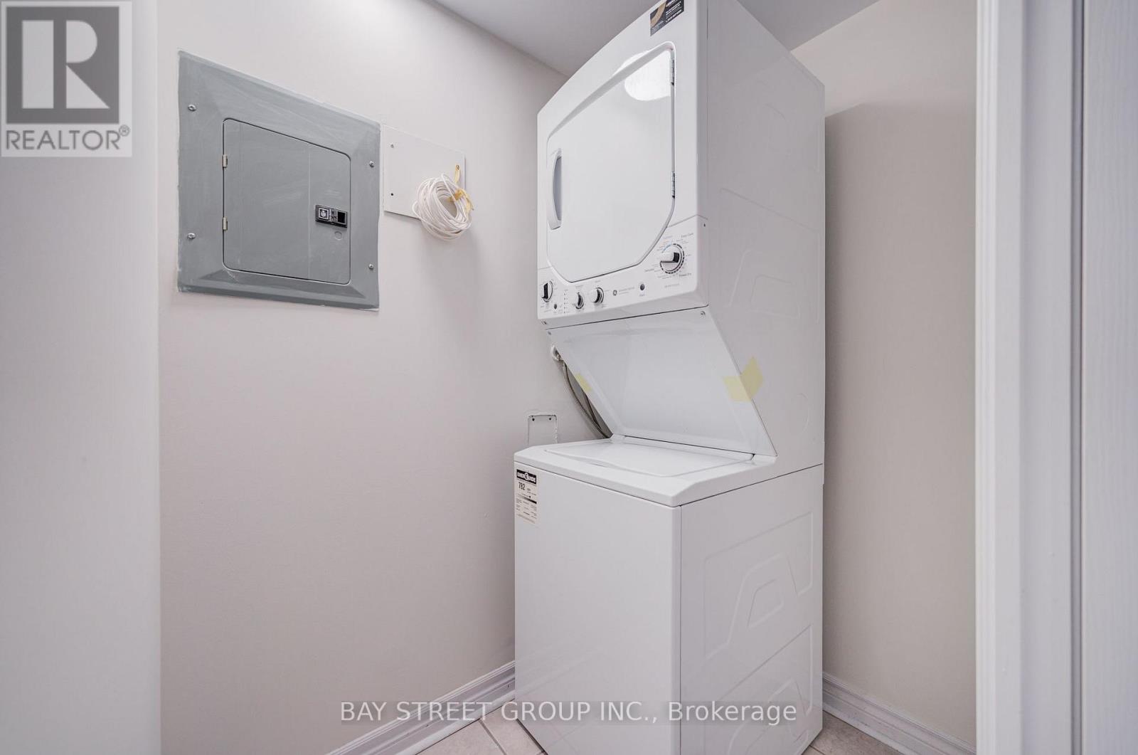 #1505 8 REAN DRIVE - 32