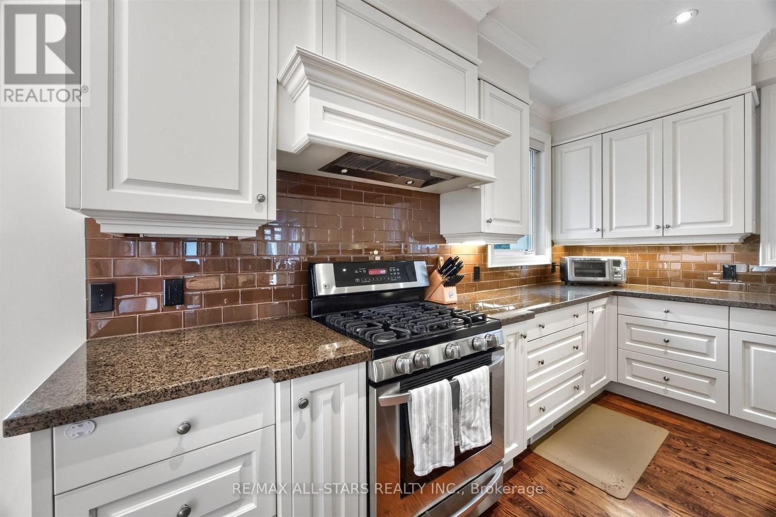 30 ST QUENTIN AVENUE - 18