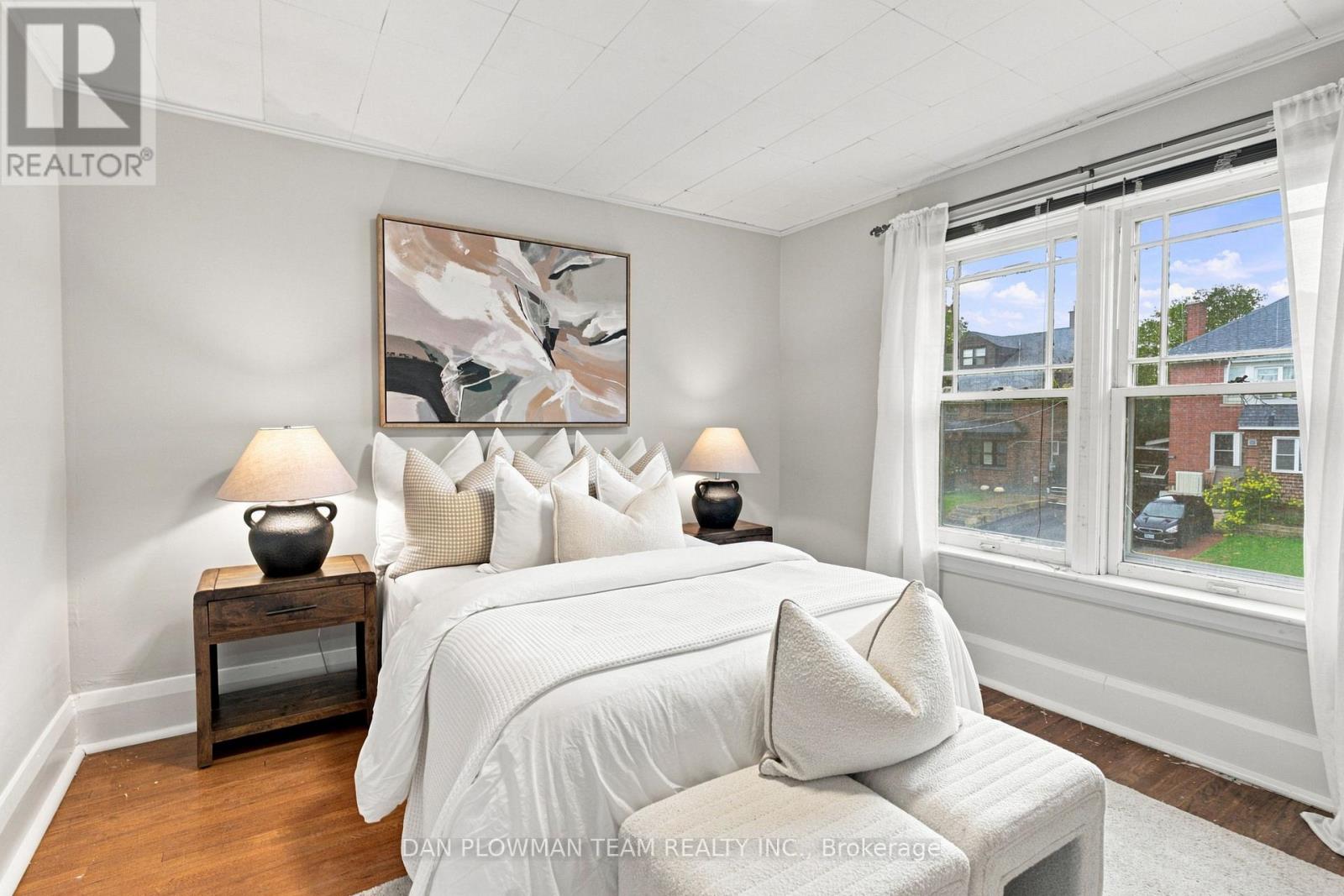 307 WILLIAM STREET E - 23