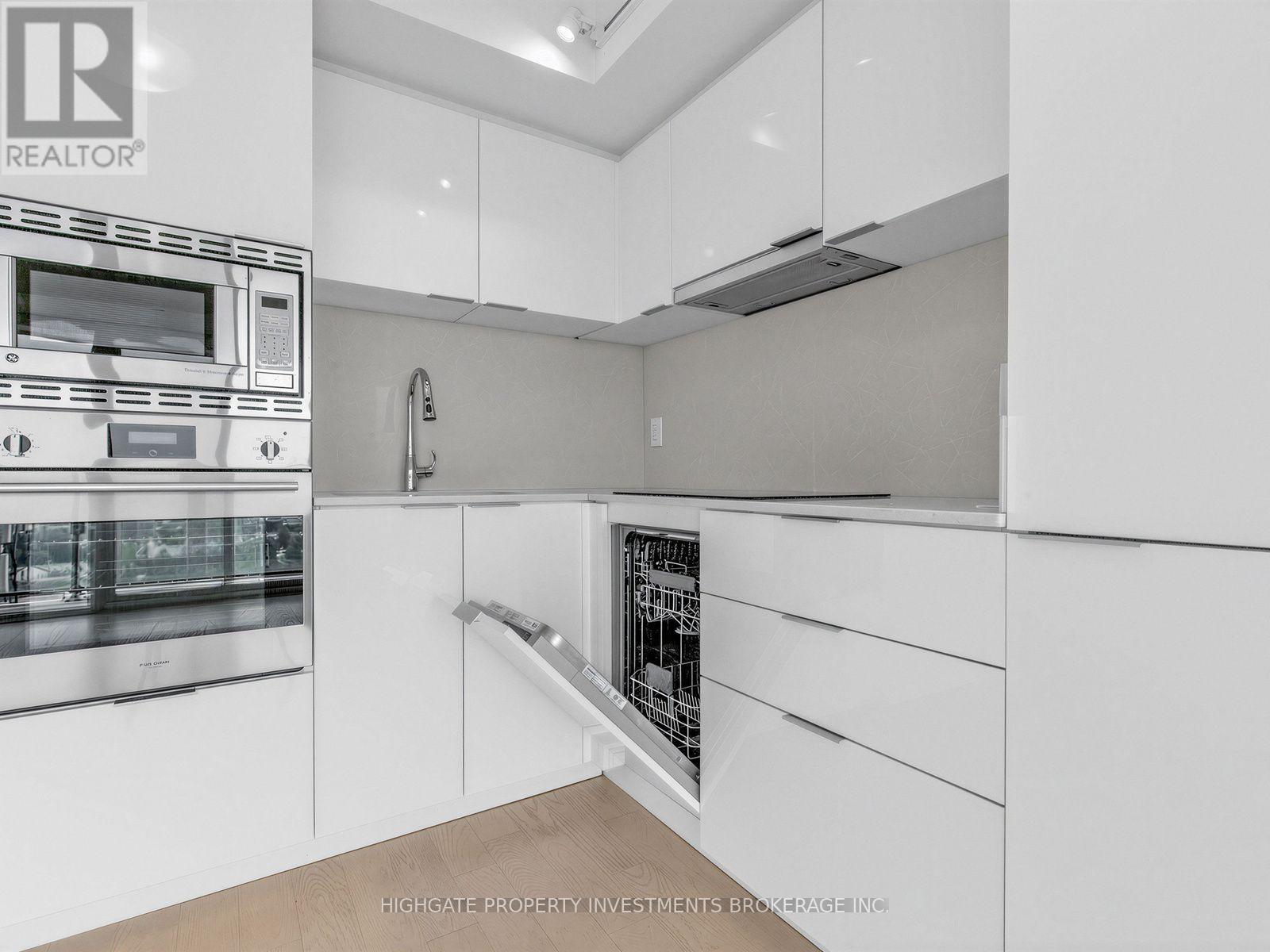 #2711 955 BAY STREET - 17