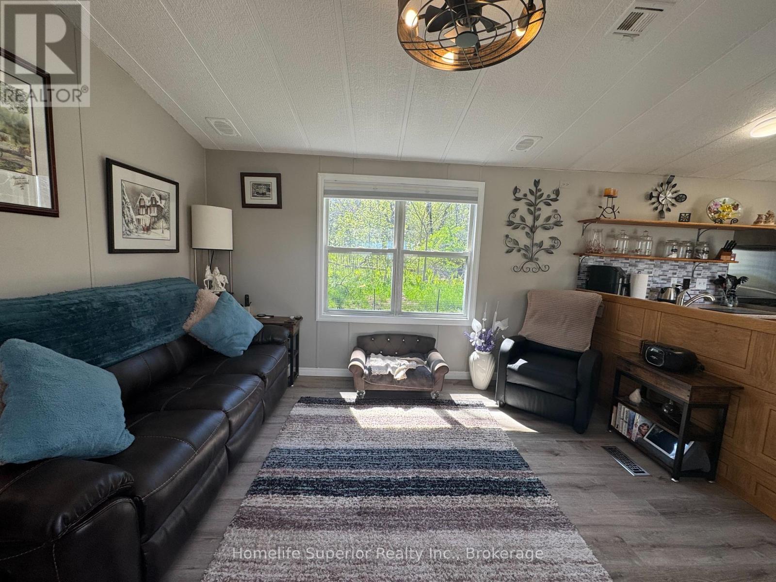 #5 485-5139 HALSTEAD BEACH ROAD - Image 10