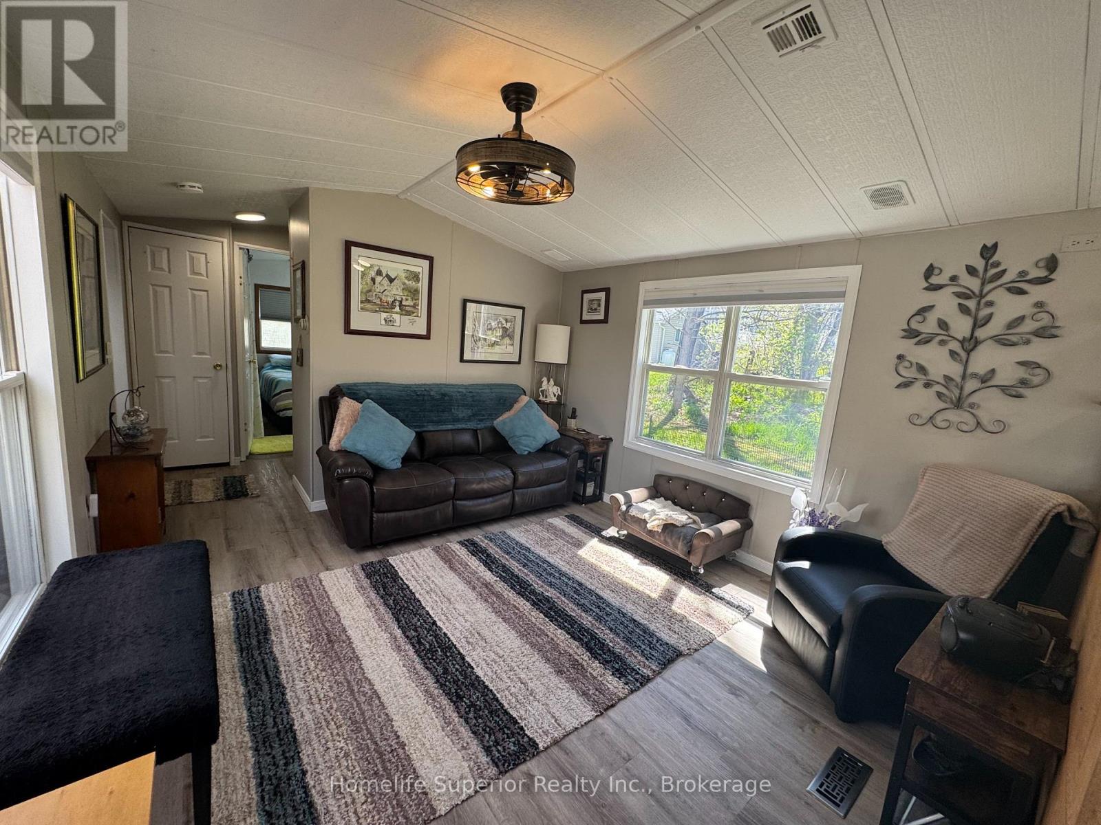 #5 485-5139 HALSTEAD BEACH ROAD - Image 11