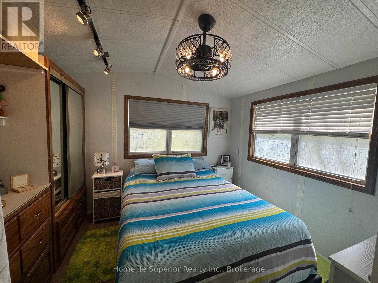 #5 485-5139 HALSTEAD BEACH ROAD - Image 15