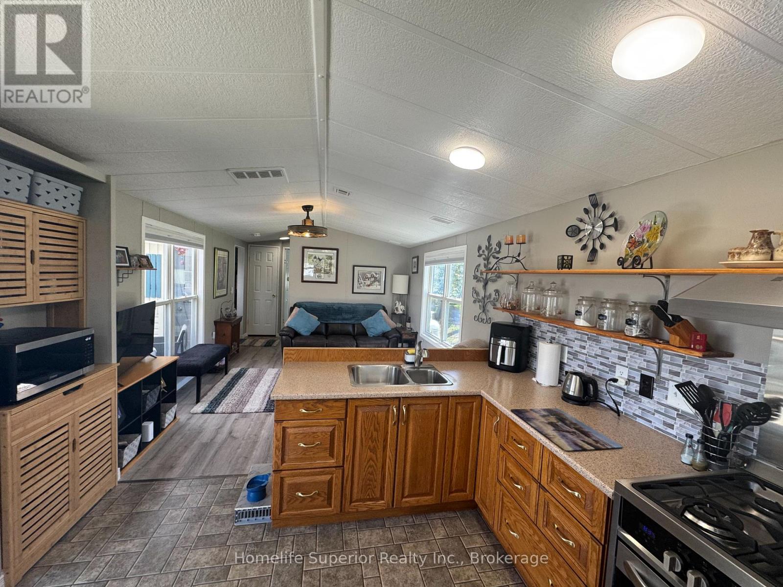 #5 485-5139 HALSTEAD BEACH ROAD - 8