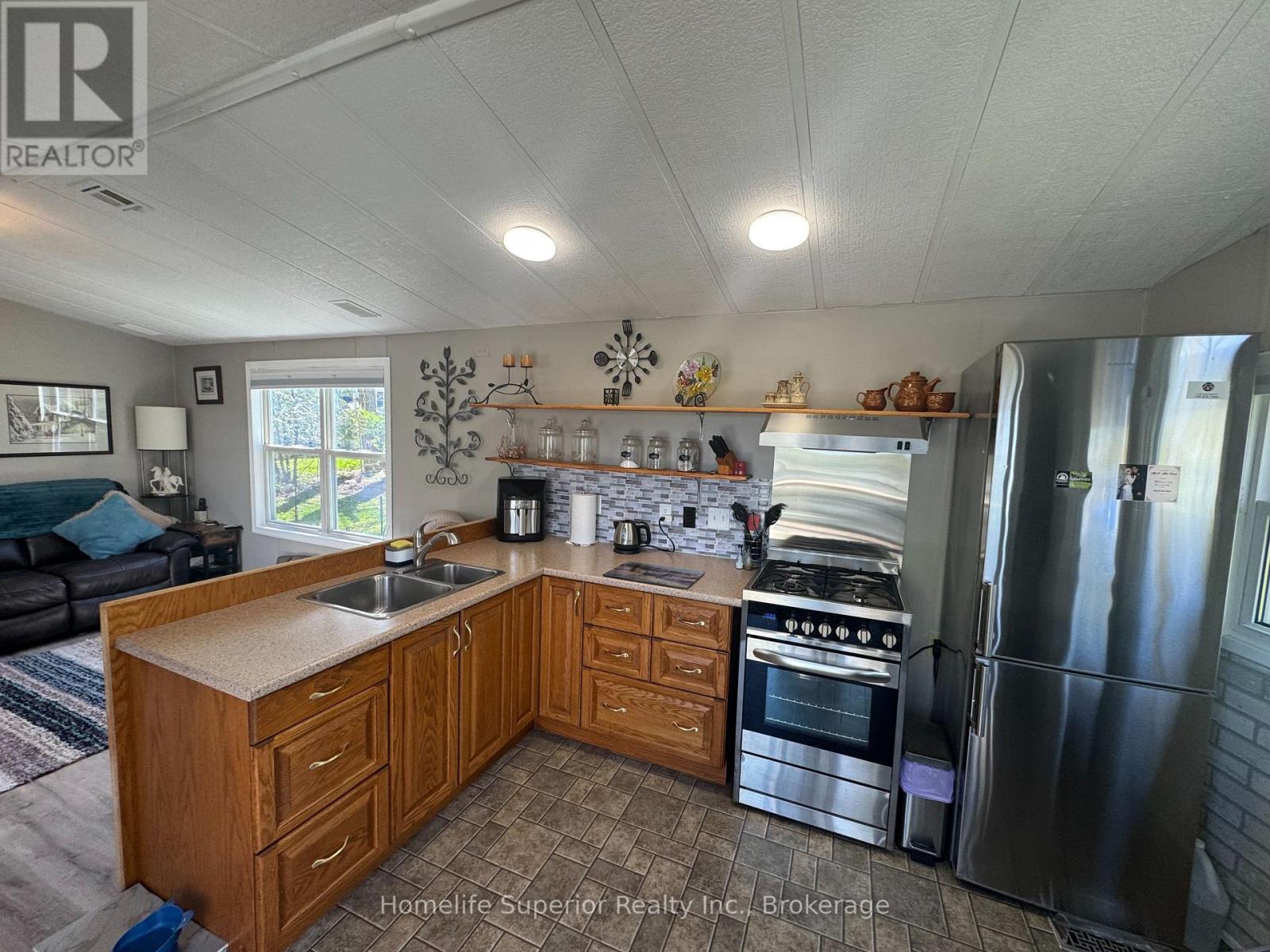 #5 485-5139 HALSTEAD BEACH ROAD - 9