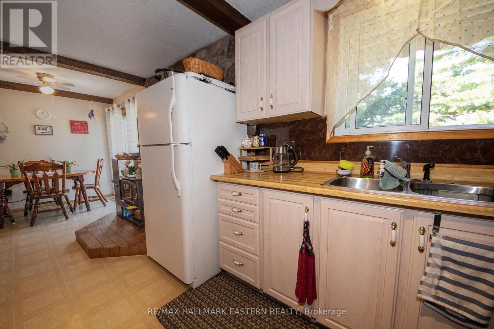 796 MAPLE DRIVE - Image 10