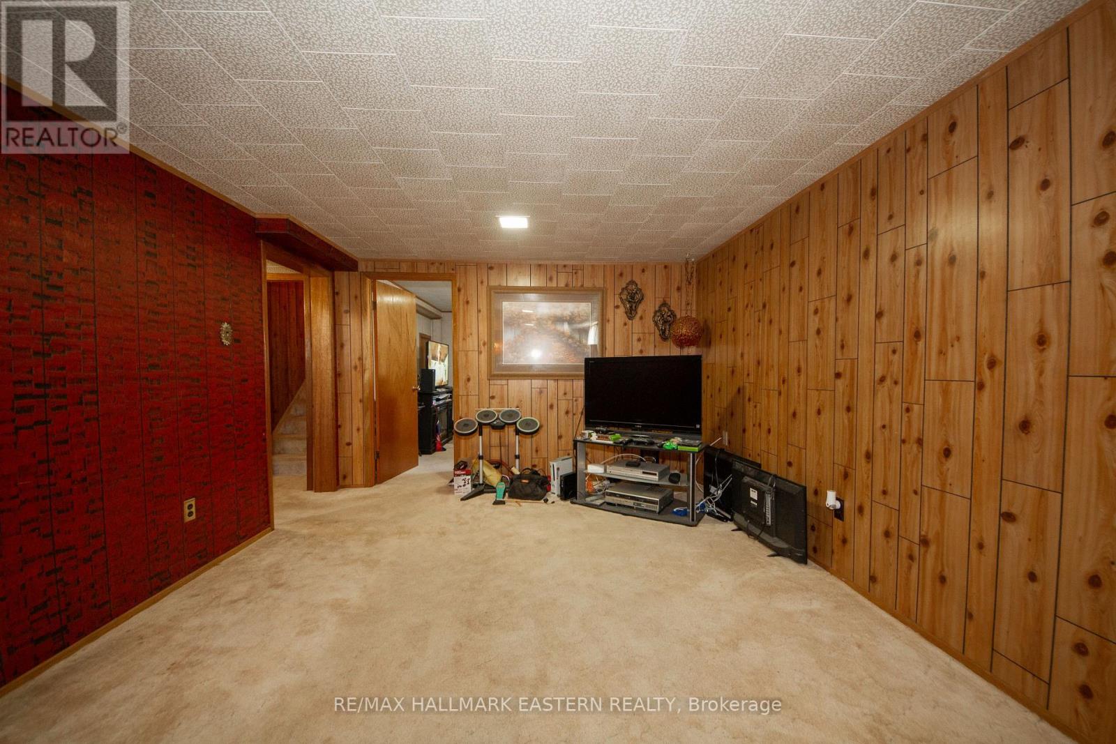 796 MAPLE DRIVE - 19