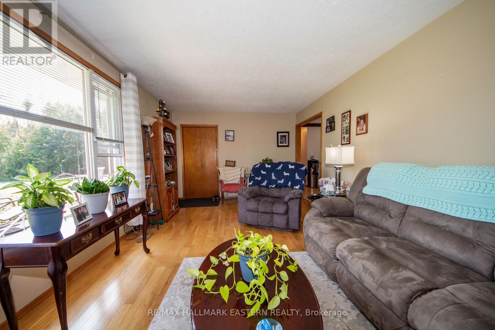 796 MAPLE DRIVE - Image 4