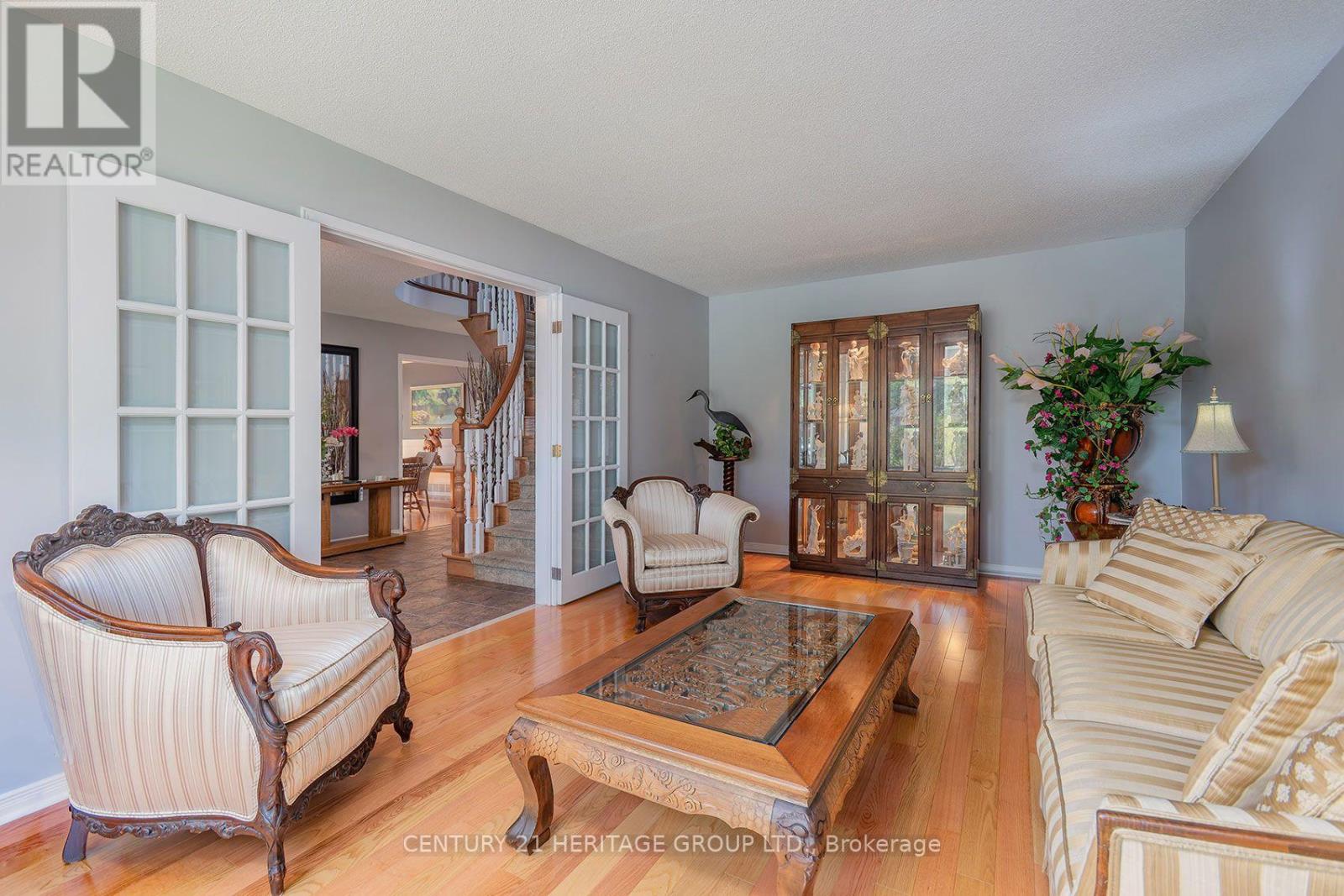 55 CHARTWELL CRESCENT - Image 16