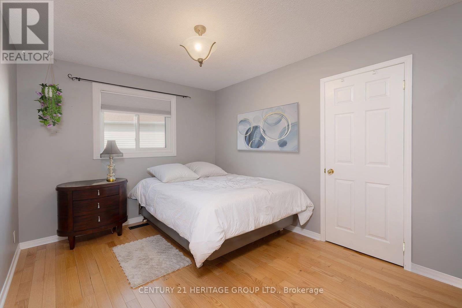 55 CHARTWELL CRESCENT - 27