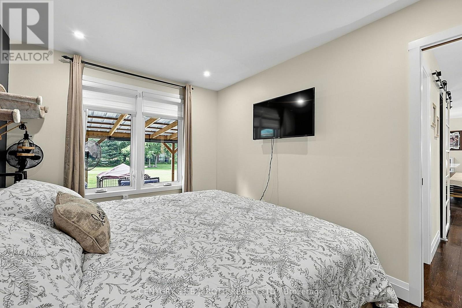 25 GLENGROVE AVENUE - 19