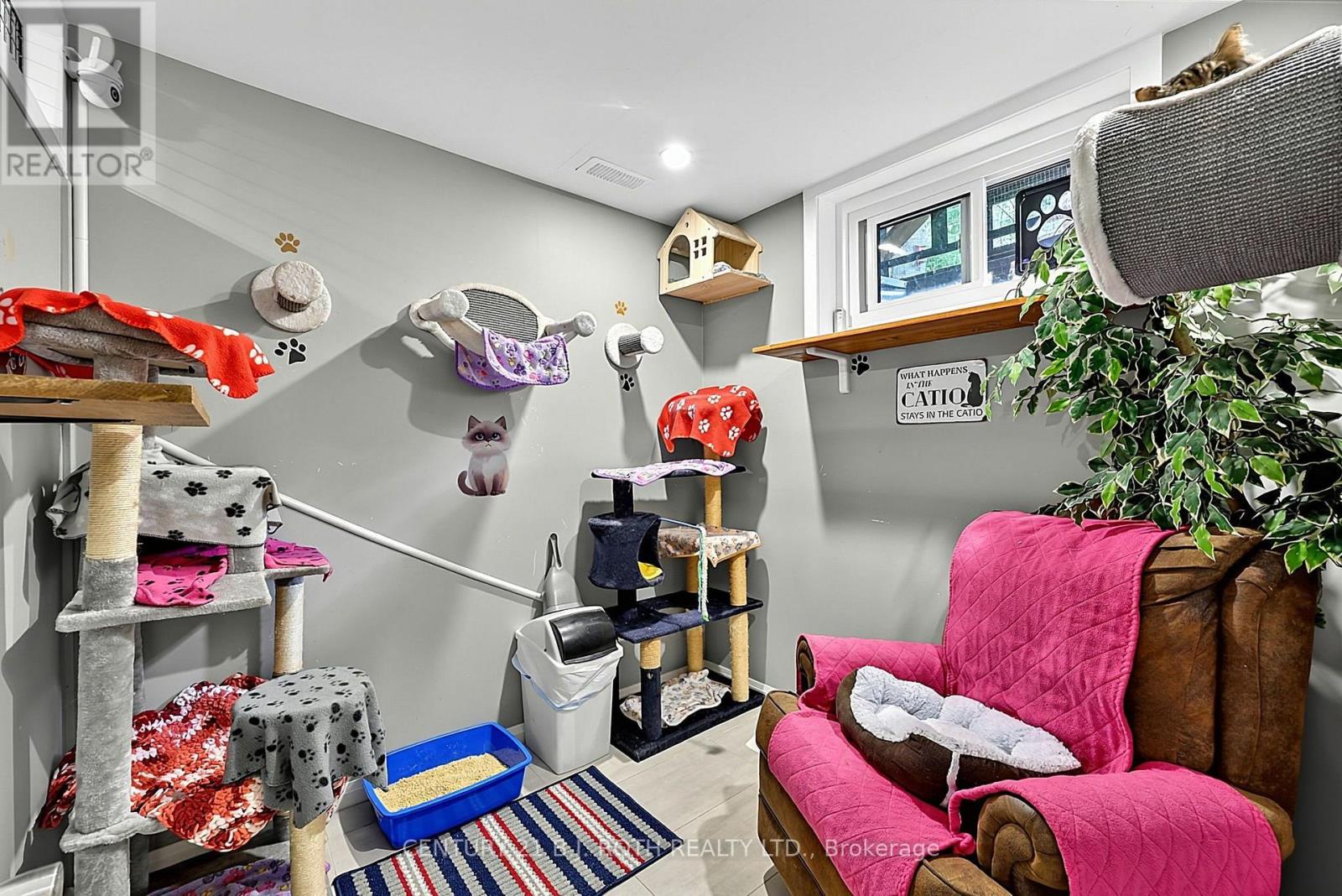 25 GLENGROVE AVENUE - 25