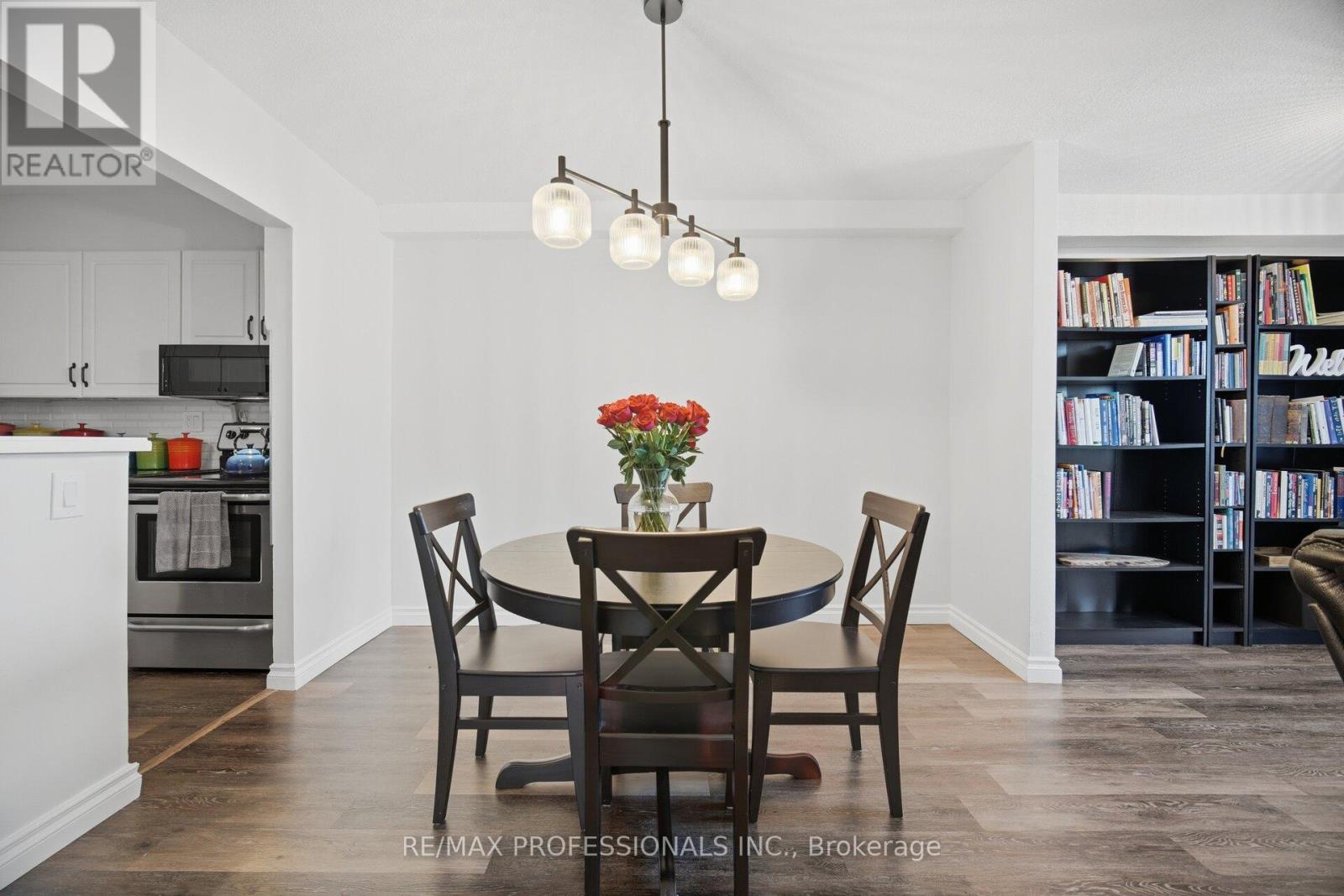 #902 15 LA ROSE AVENUE - 13