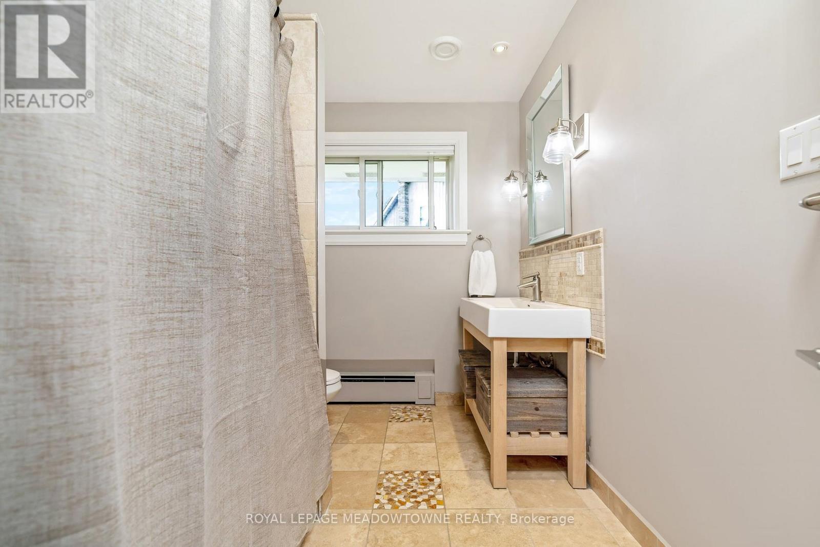 161 CONFEDERATION STREET - 22