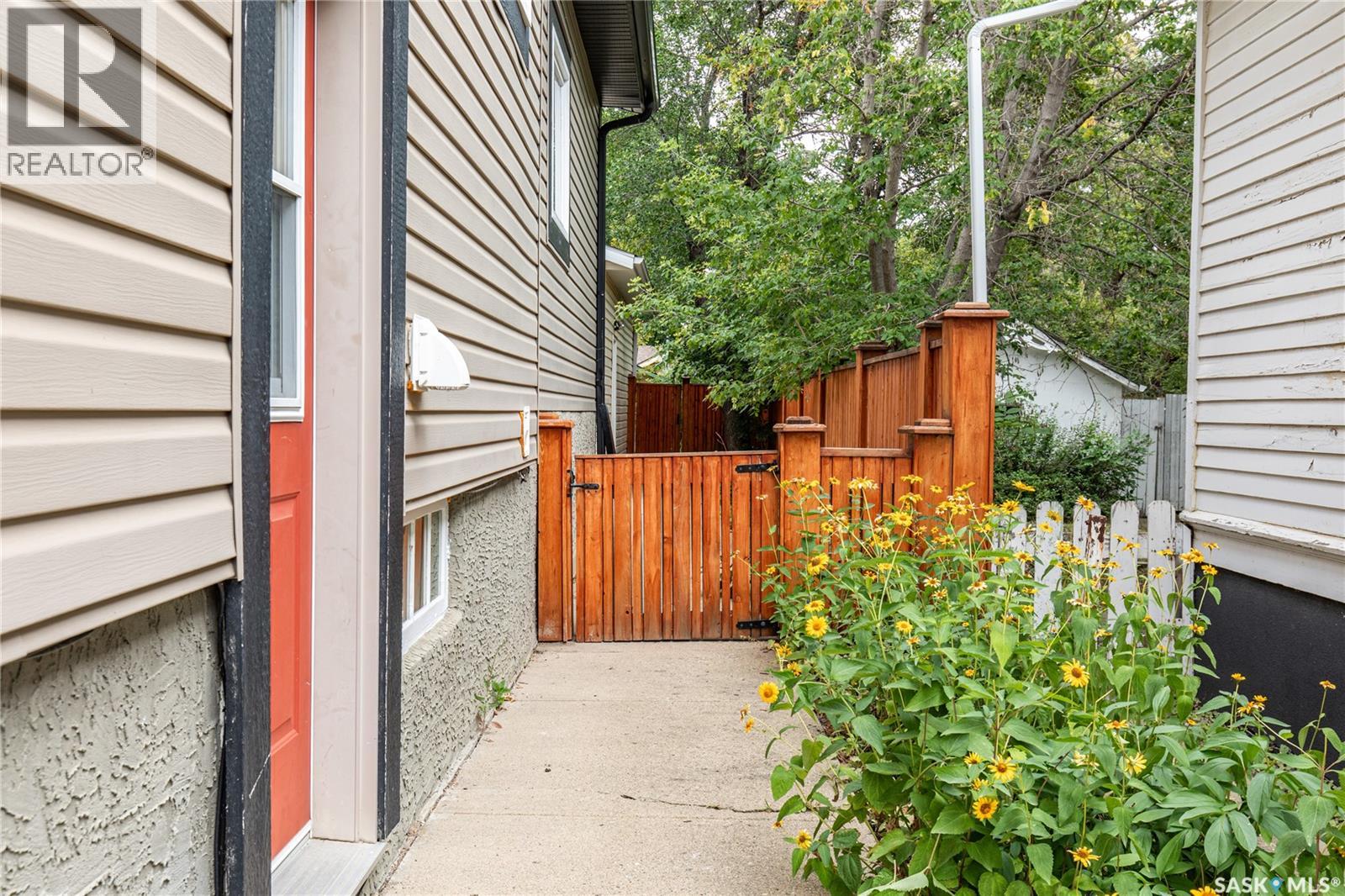 1037 Chestnut AVENUE - 73