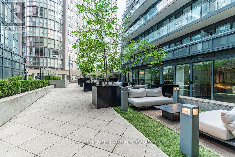 #2711 955 BAY STREET - 35