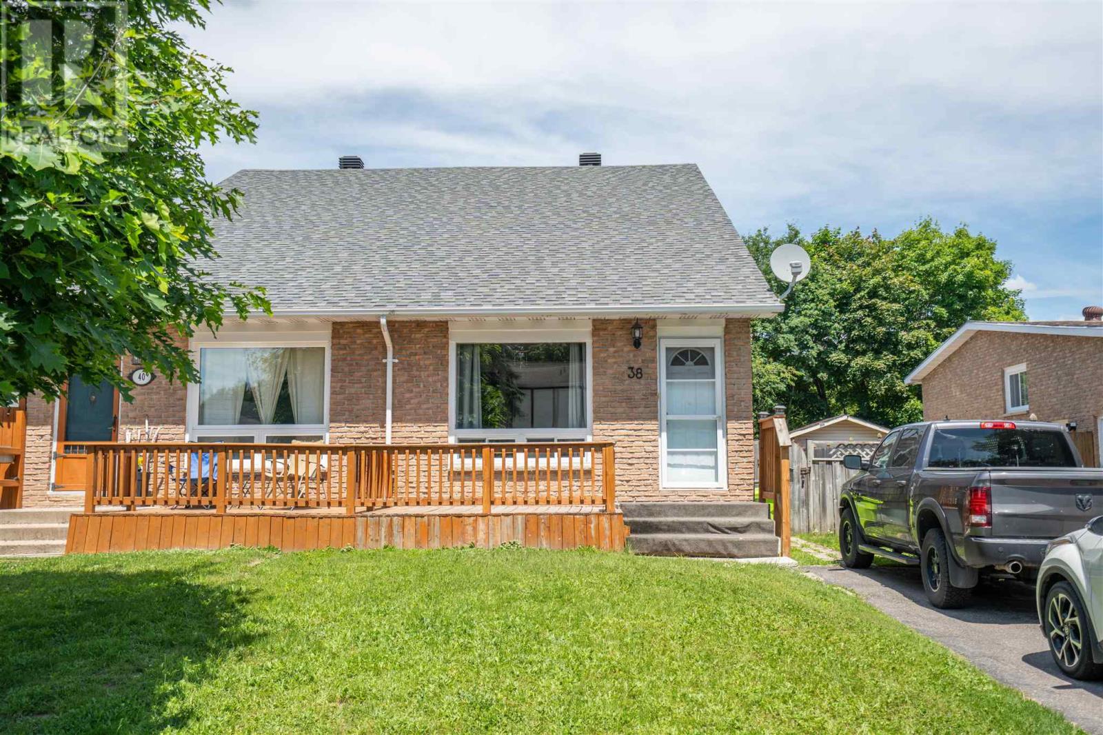 38 Cambridge PL