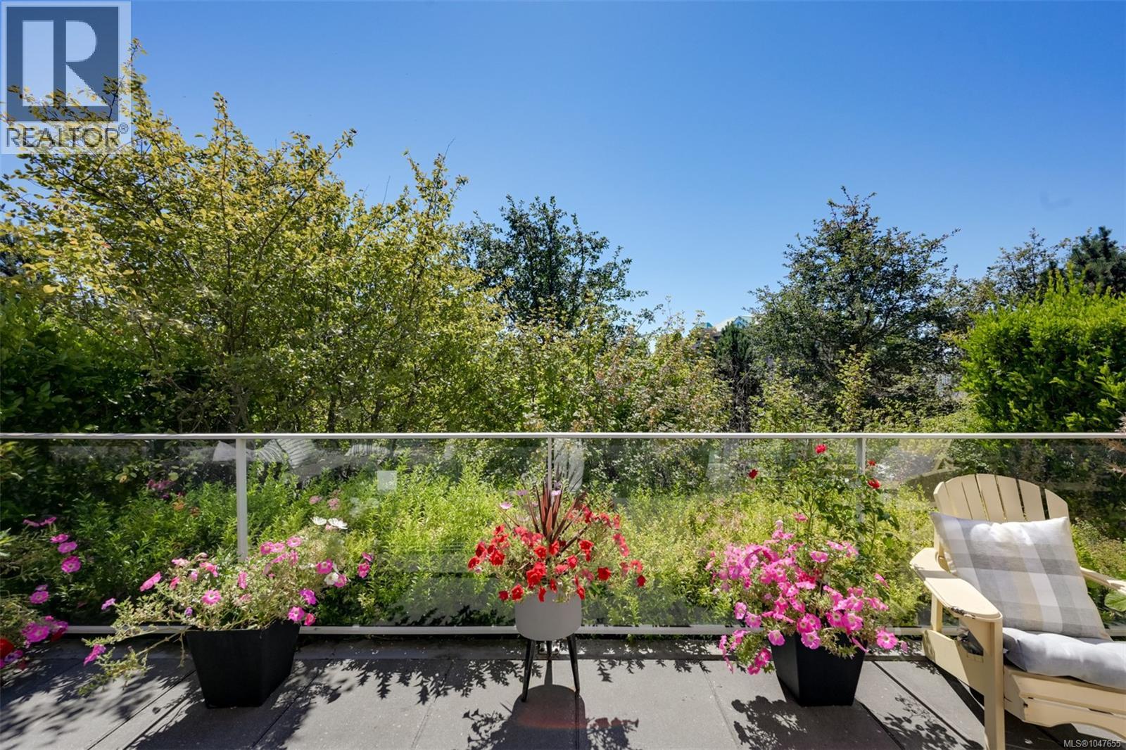 #TH5 100 Saghalie Ave - 11