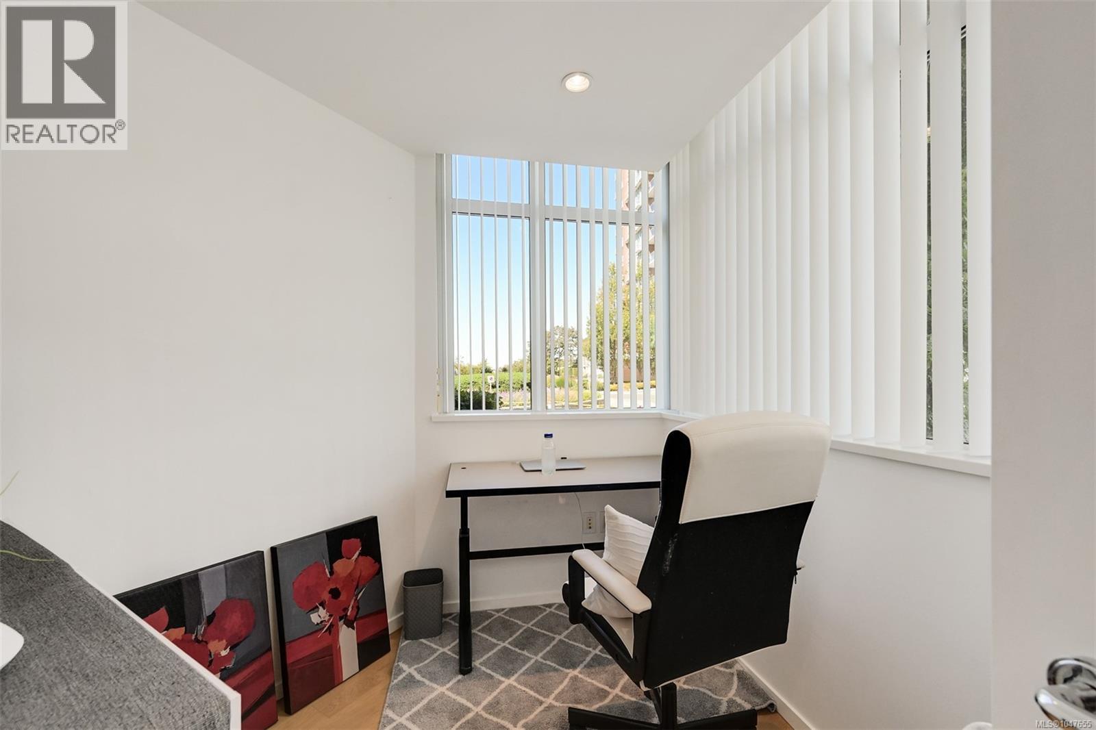#TH5 100 Saghalie Ave - 14