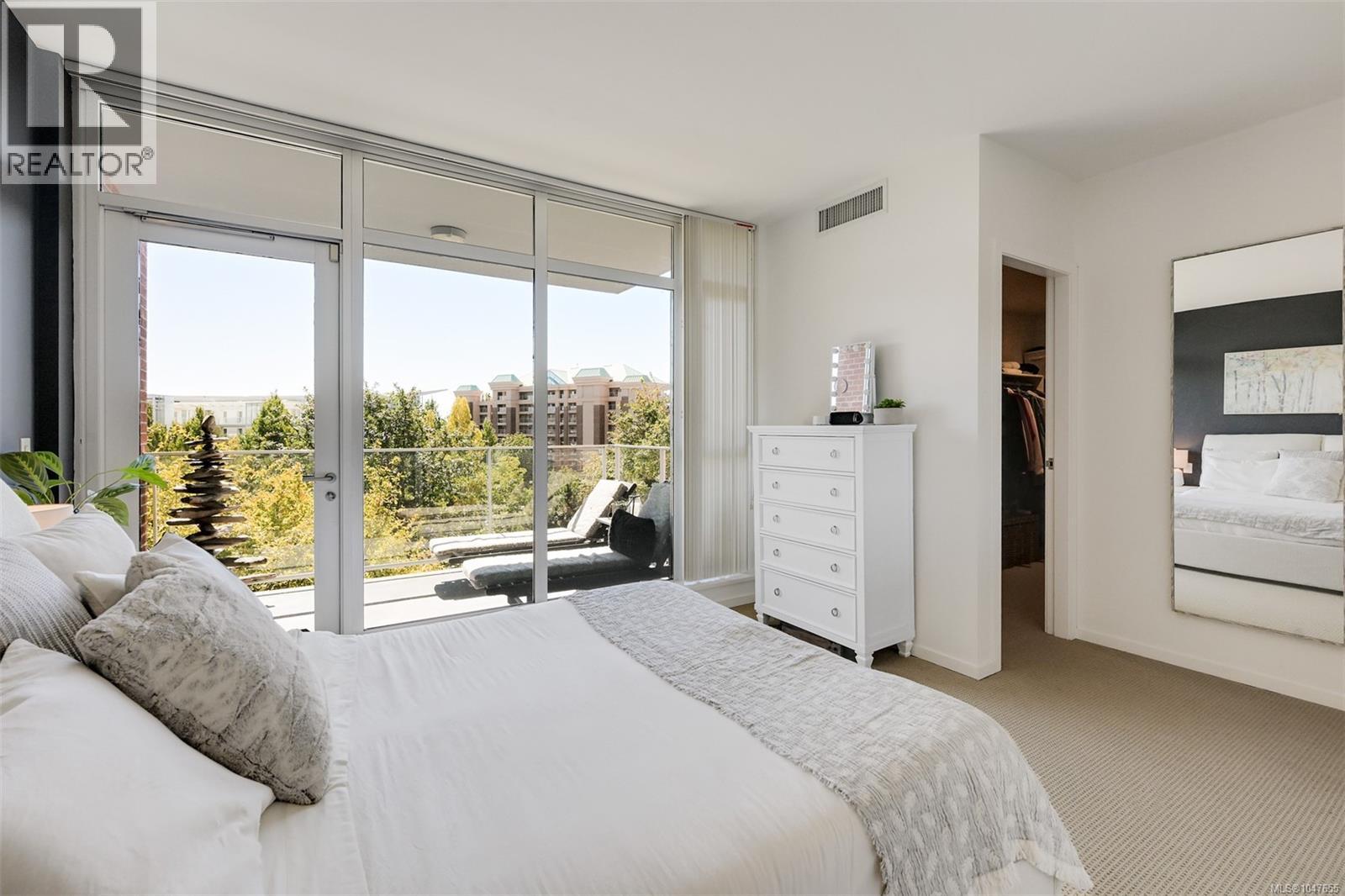 TH5 100 Saghalie Ave, Victoria