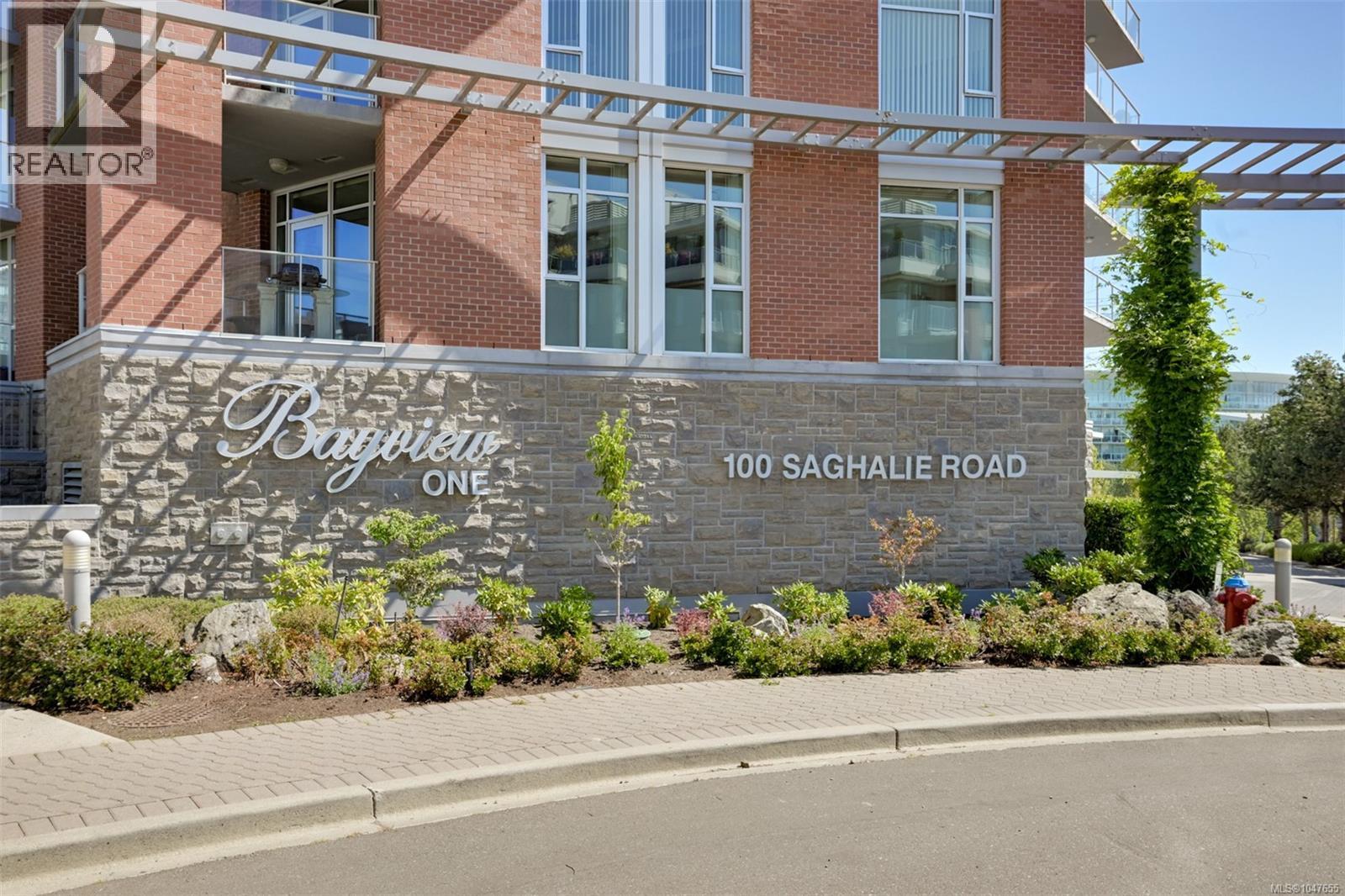 TH5 100 Saghalie Ave, Victoria