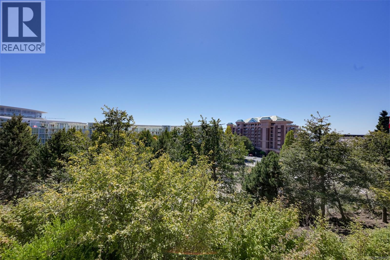 TH5 100 Saghalie Ave, Victoria