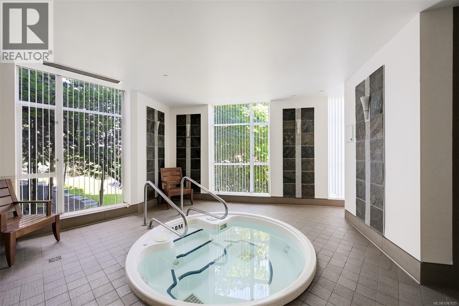 #TH5 100 Saghalie Ave - 38
