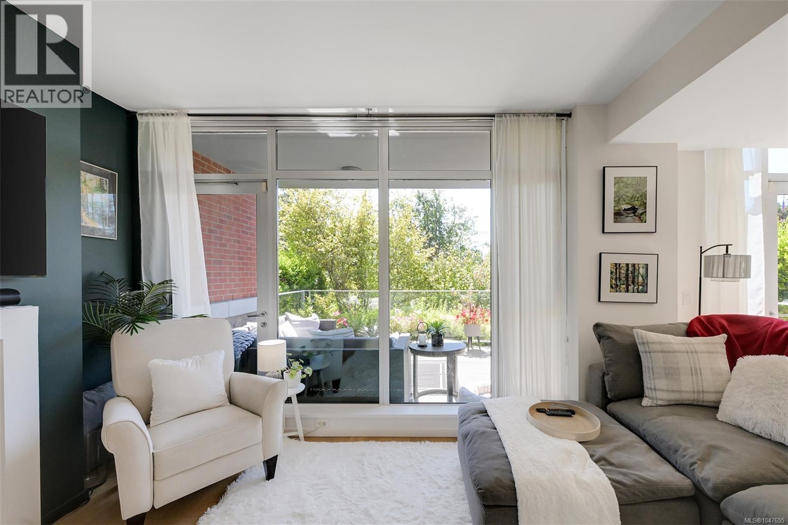 TH5 100 Saghalie Ave, Victoria