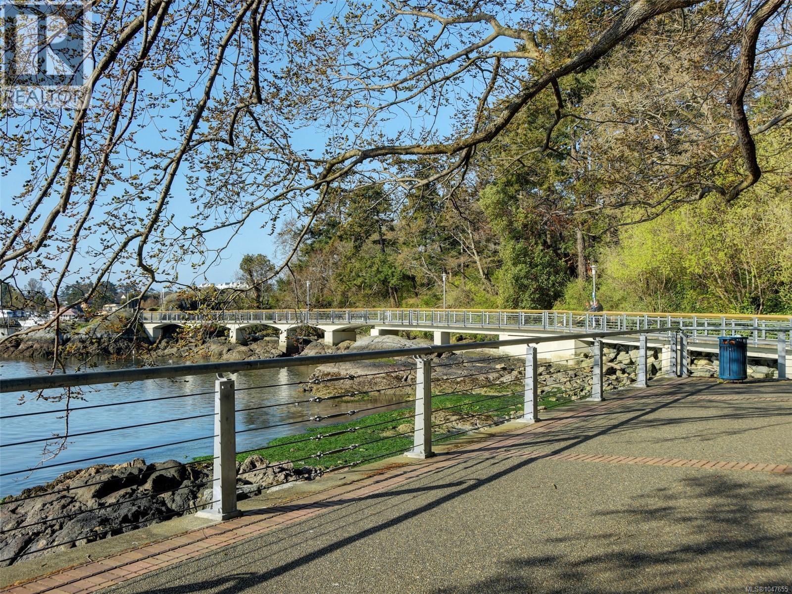 TH5 100 Saghalie Ave, Victoria