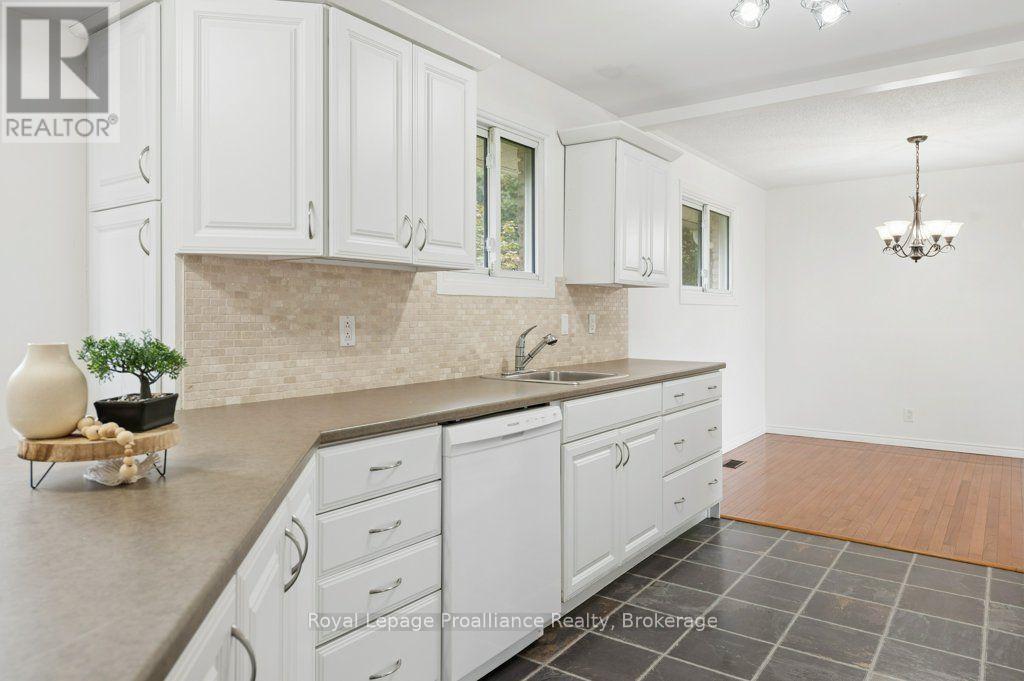 8 PANTER CIRCLE - Image 10