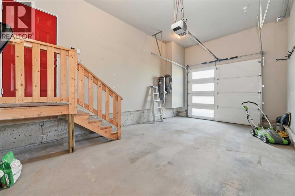Listing photo – 475 Townsend Street, Red Deer