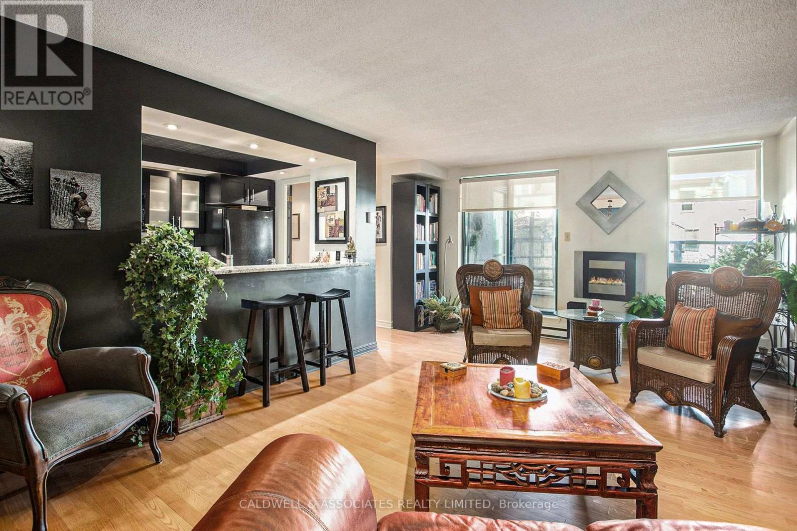 #104 15 MURRAY STREET - 11