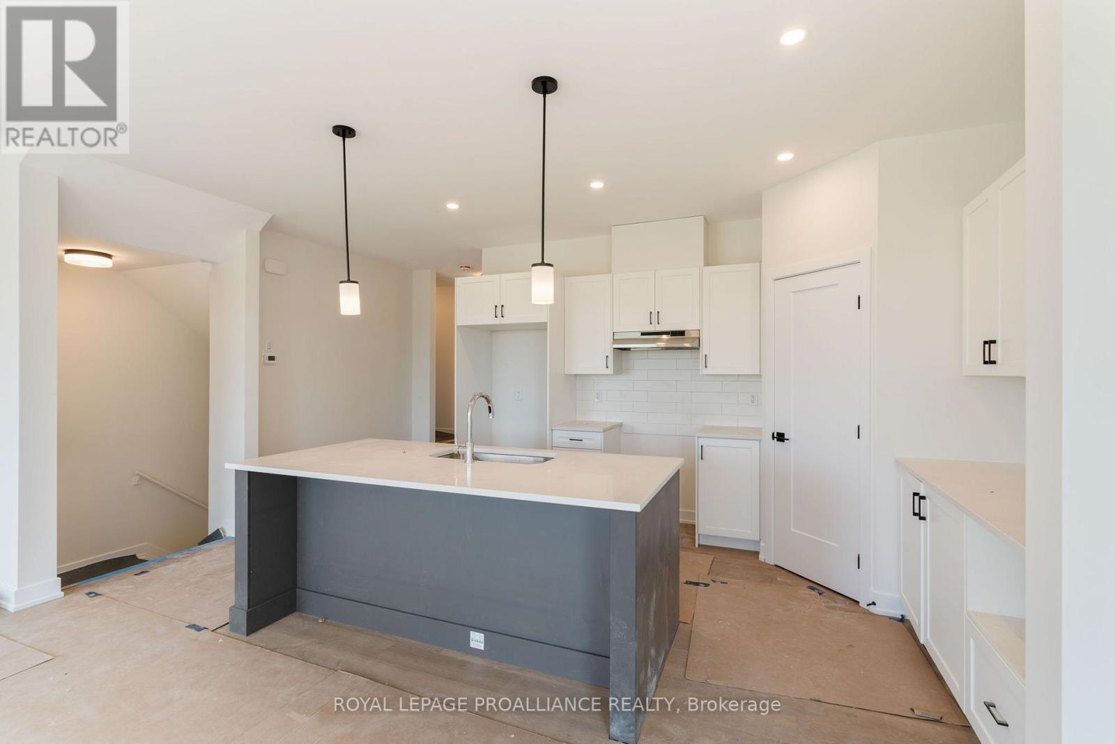 1024 MOORE STREET - 10