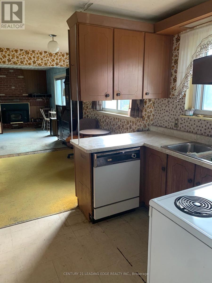 18 KENTISH CRESCENT - 6