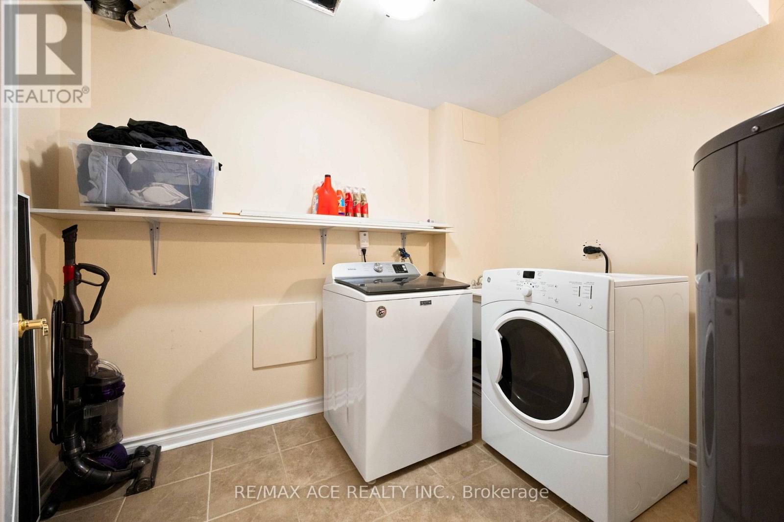16 WHITE'S HILL AVENUE - Image 25