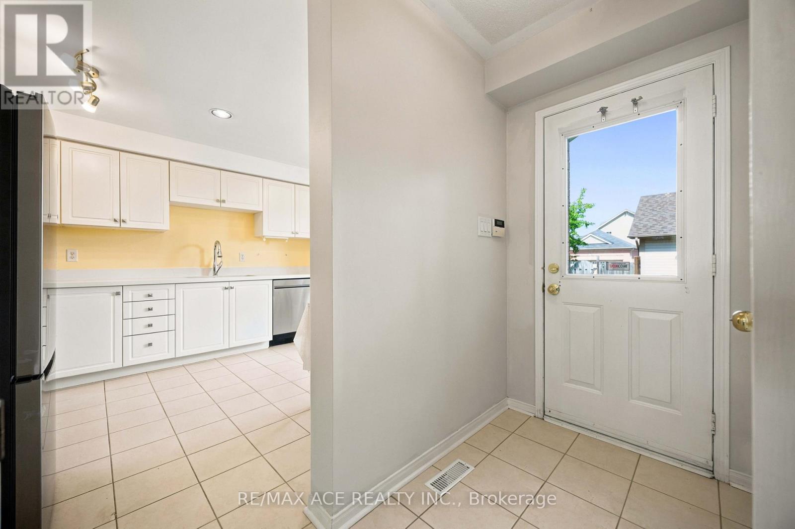 16 WHITE'S HILL AVENUE - Image 8
