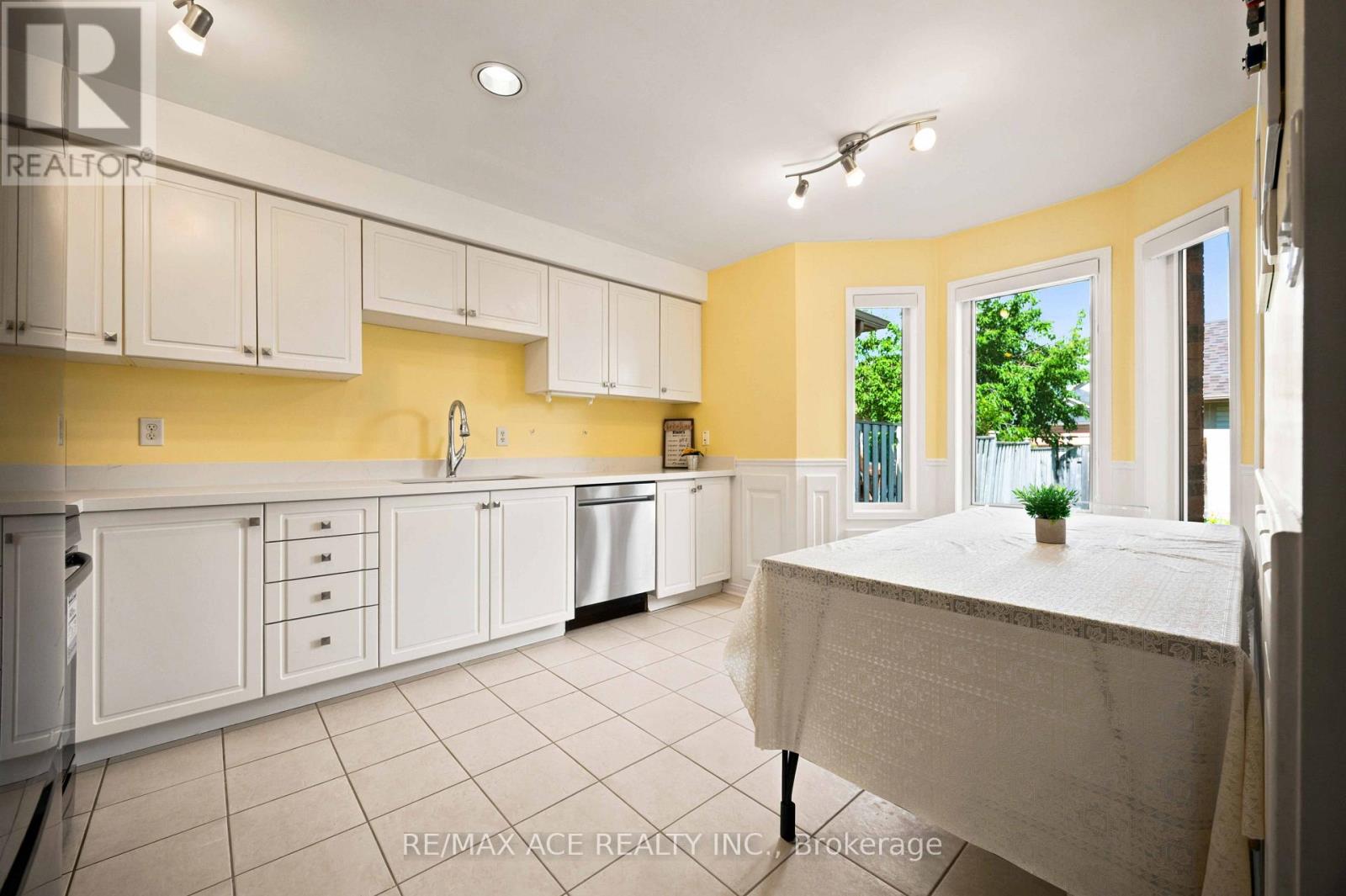 16 WHITE'S HILL AVENUE - Image 9