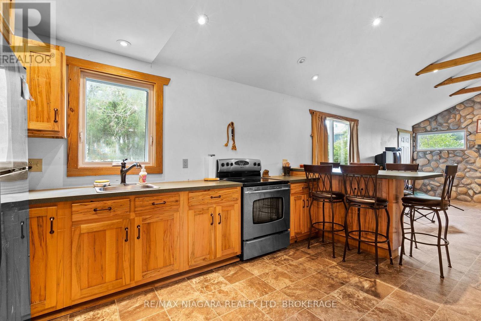 12213 LAKESHORE ROAD - 5