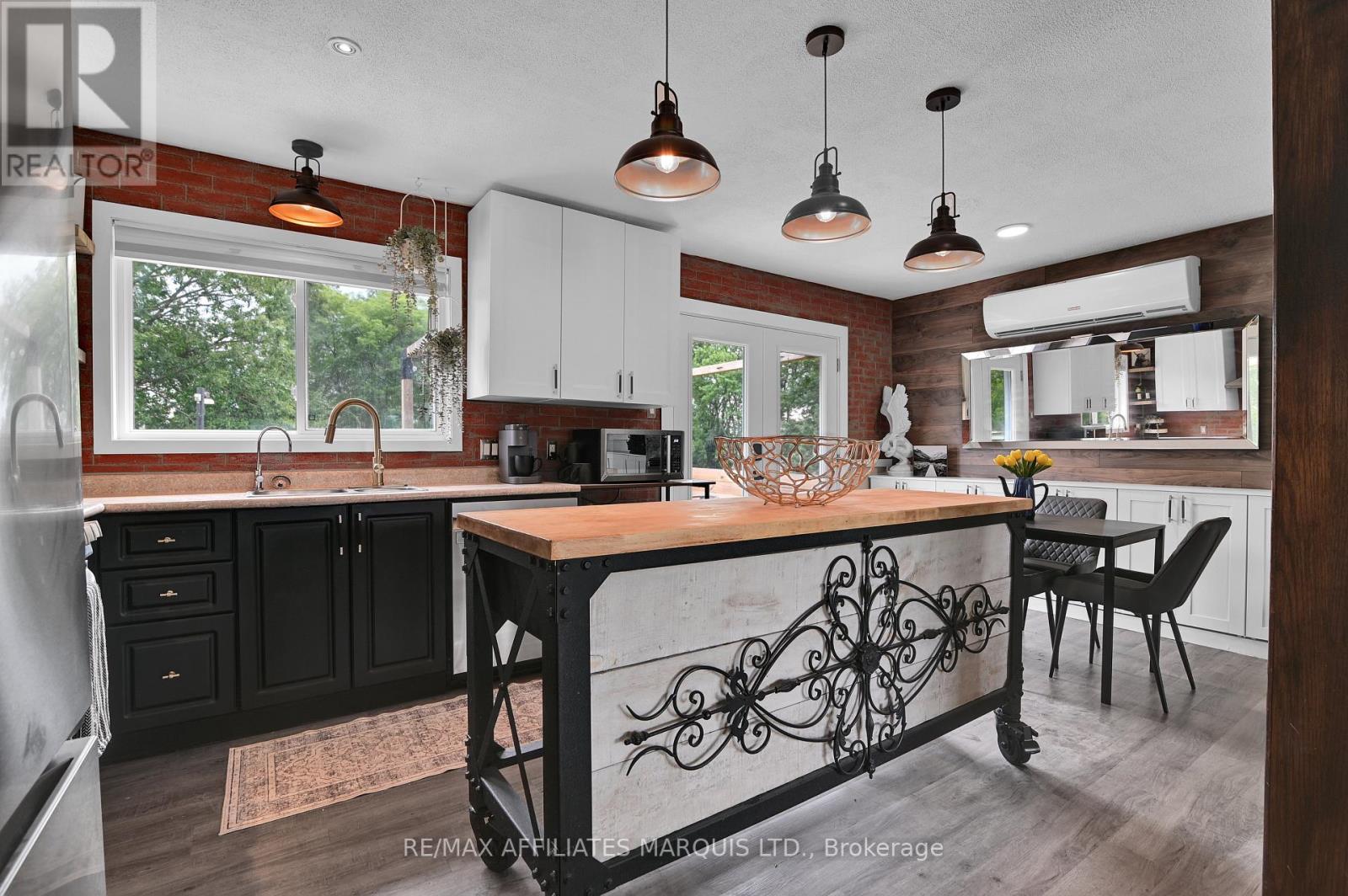 422 HILBERT AVENUE - 10