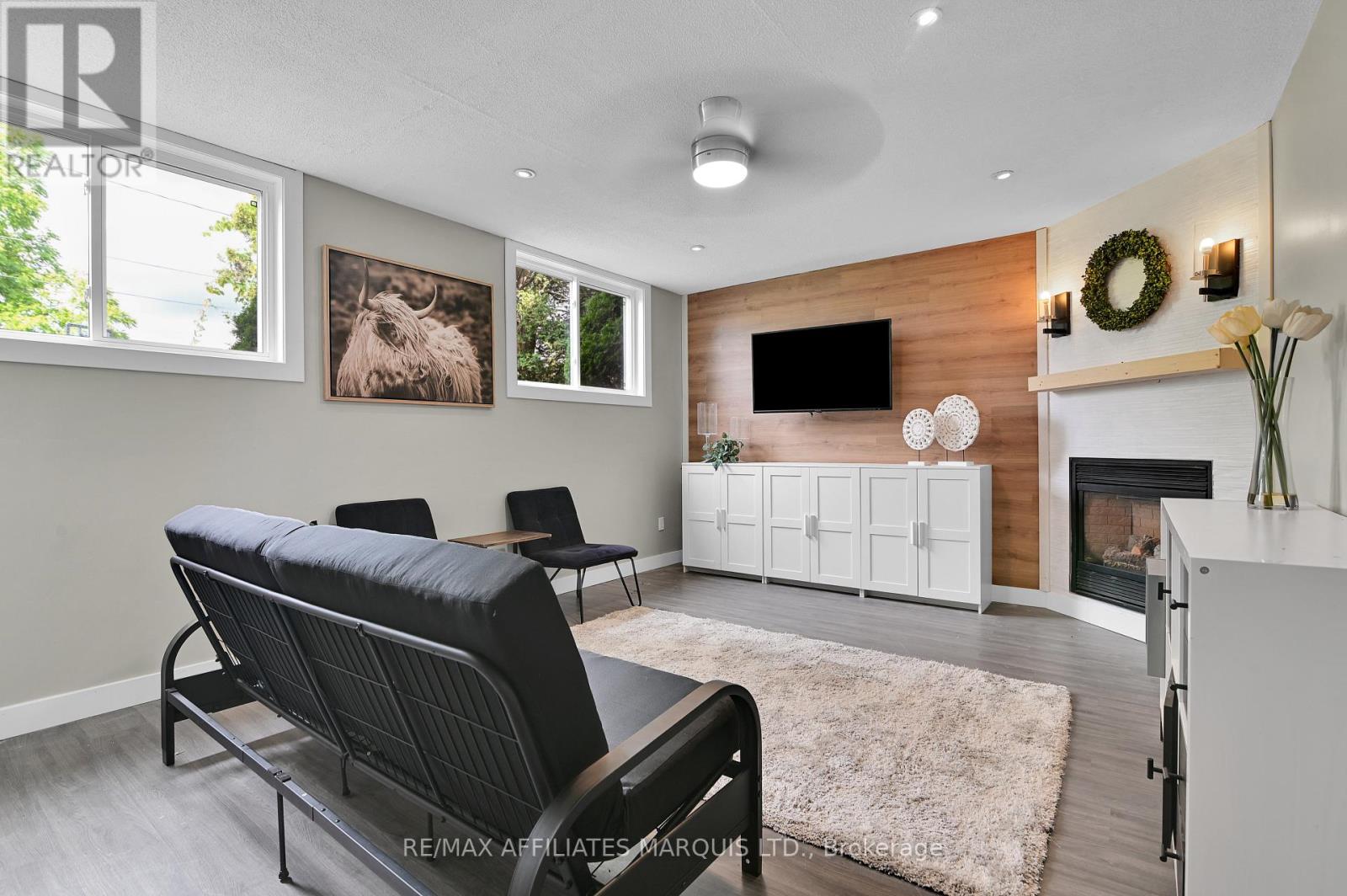 422 HILBERT AVENUE - Image 25
